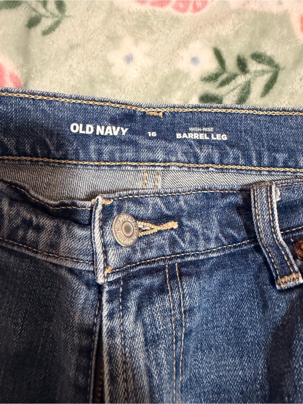 Old Navy High-Rise Barrel Leg Jeans - Blue Denim
